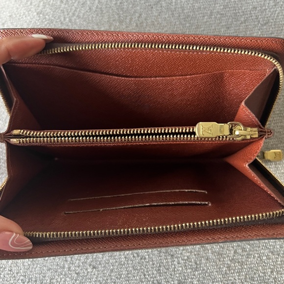 Authentic Louis Vuitton wallet - Picture 2 of 5